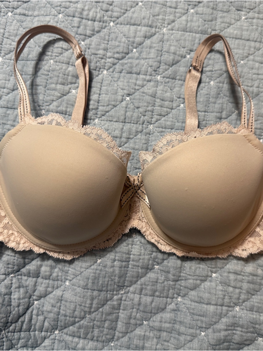 Chantelle Bra Beige w/black and lace accents Sz 32 E (DD)